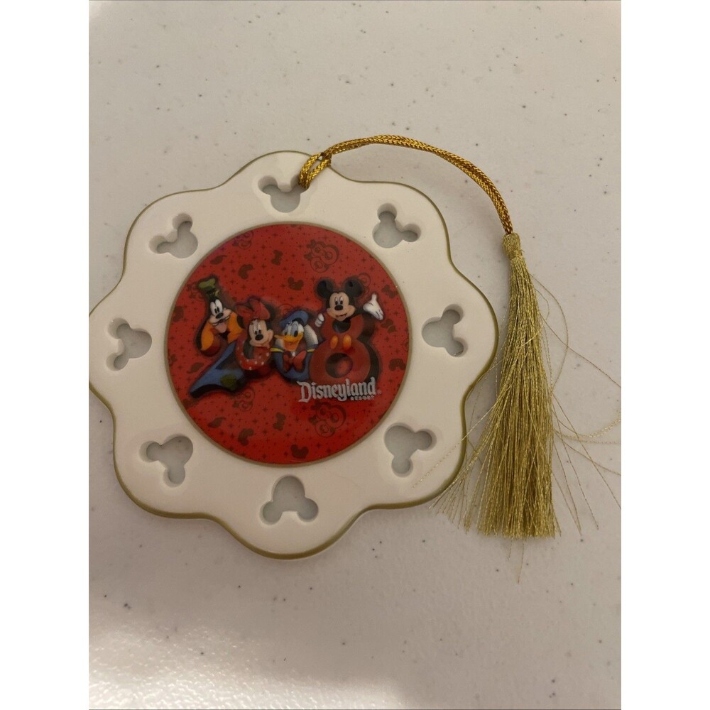 Disneyland 2008 Collectors Snowflake Ornament Authentic Disney Parks Pixar